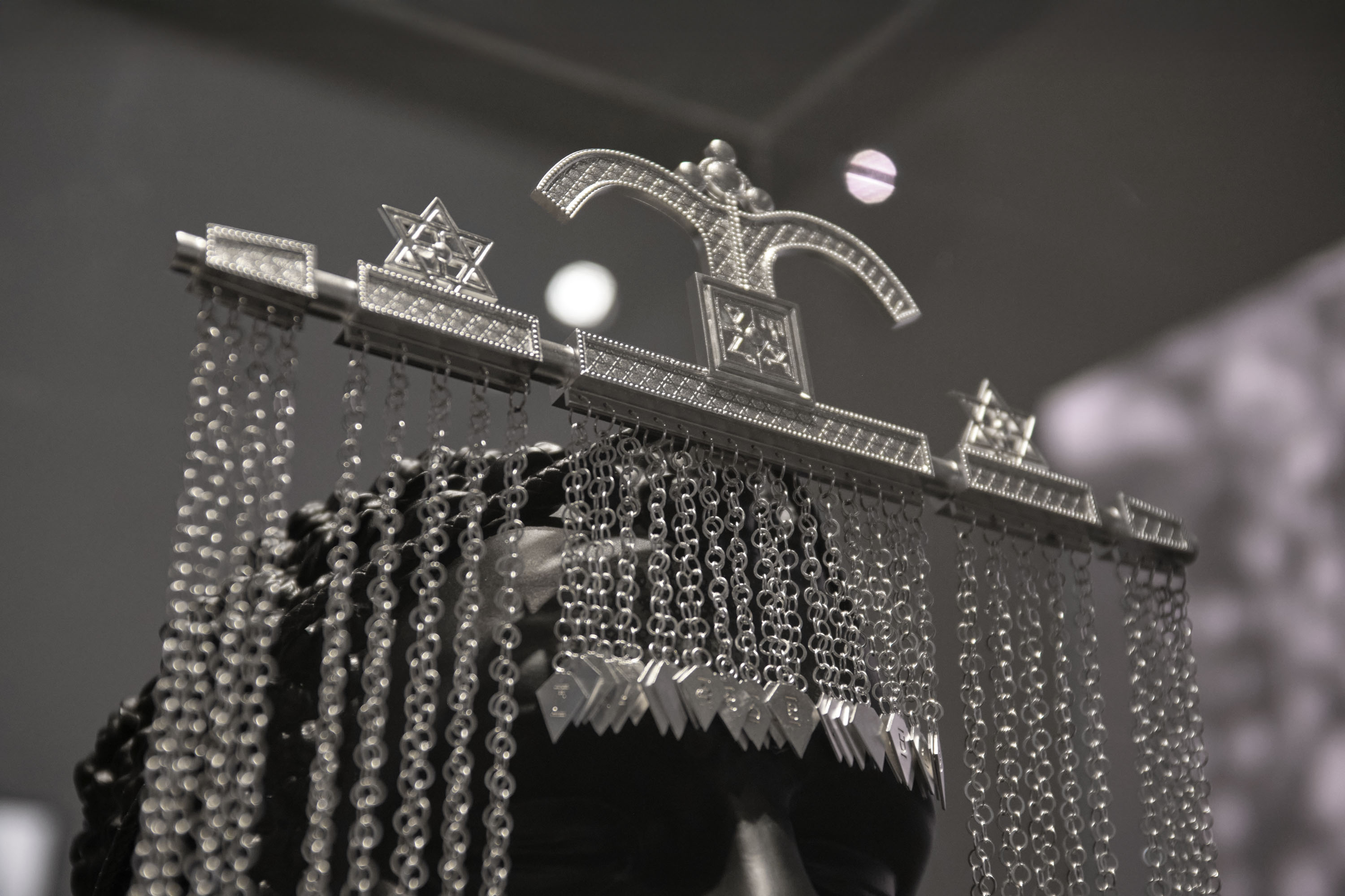 Detail of the Twenty-First Century Akodama silver crown by Yatreda